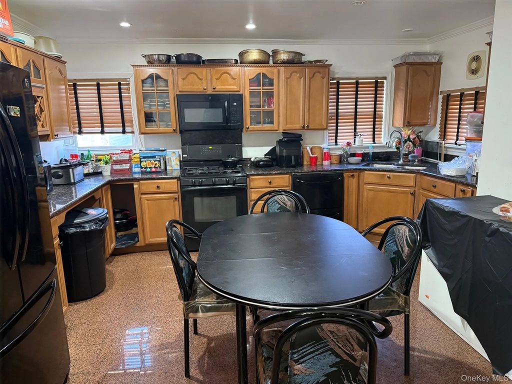 11715 200th Street, Saint Albans