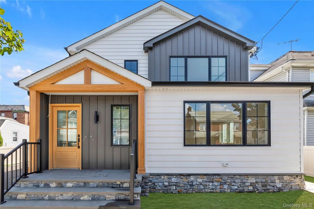 157 Lincoln Avenue 2, Mineola
