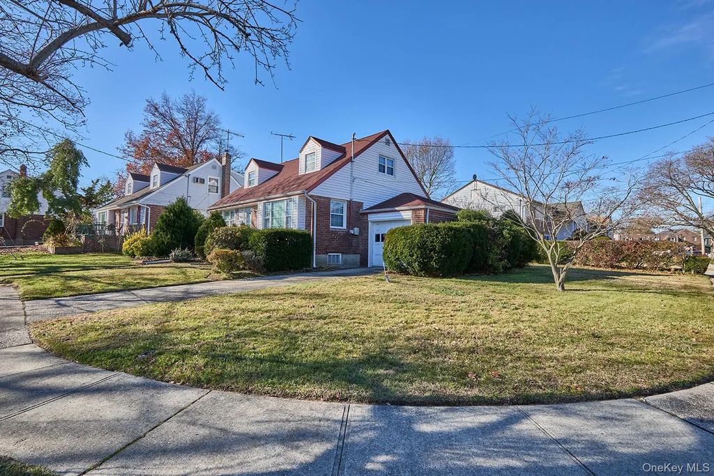 1068 Ashley Drive, Valley Stream