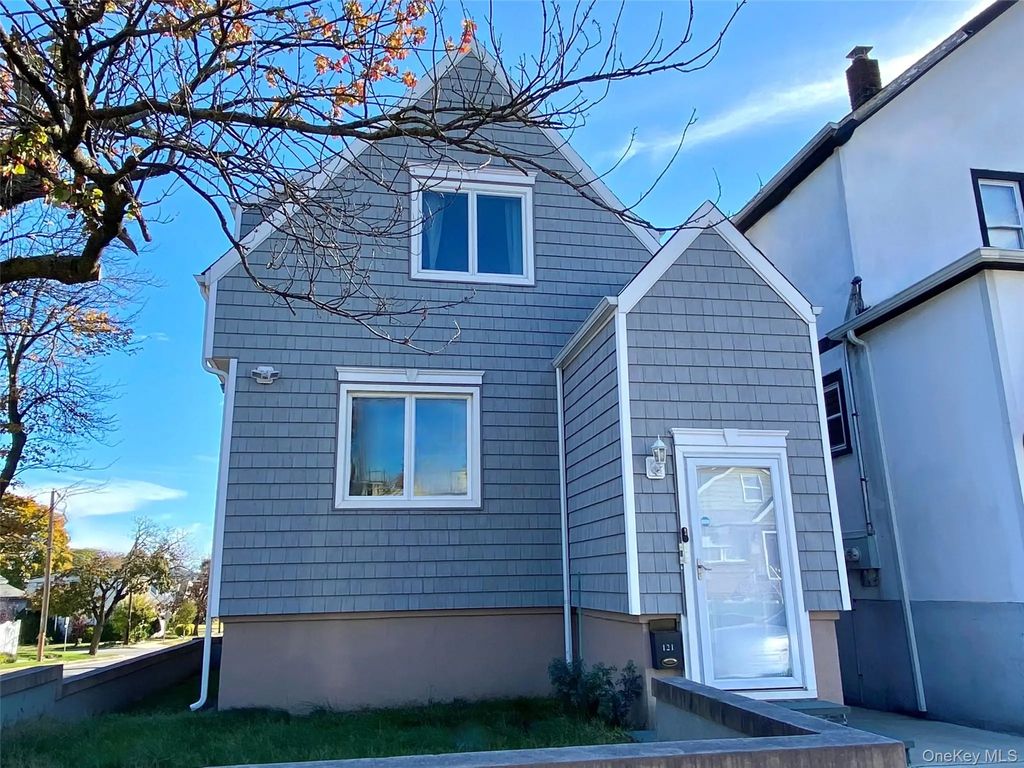121 Carroll Avenue, Valley Stream