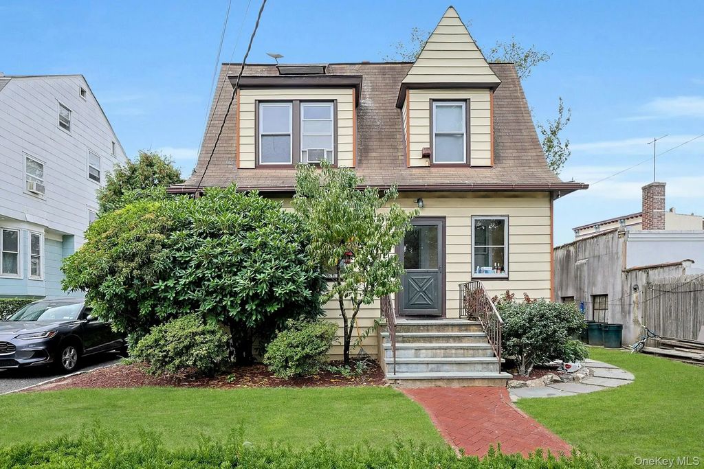 11 Woodland Avenue, New Rochelle