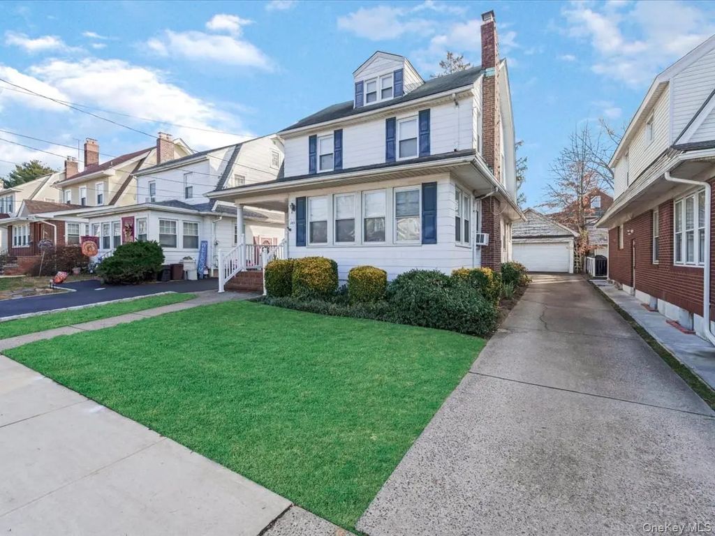 245 Plainfield Avenue, Floral Park
