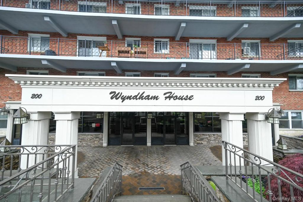 200 Atlantic Avenue 212, Lynbrook