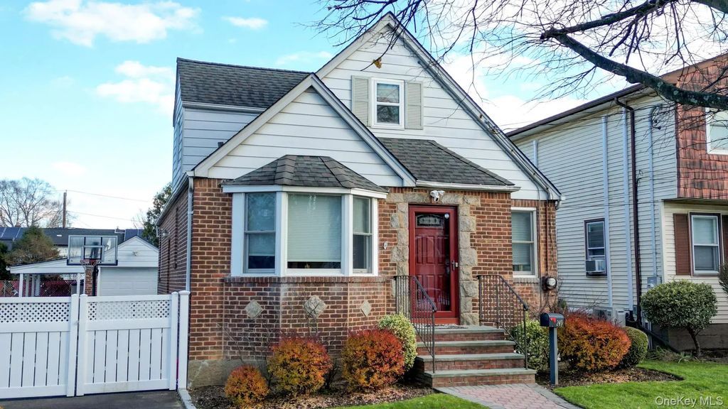 249 Grange Street, Franklin Square