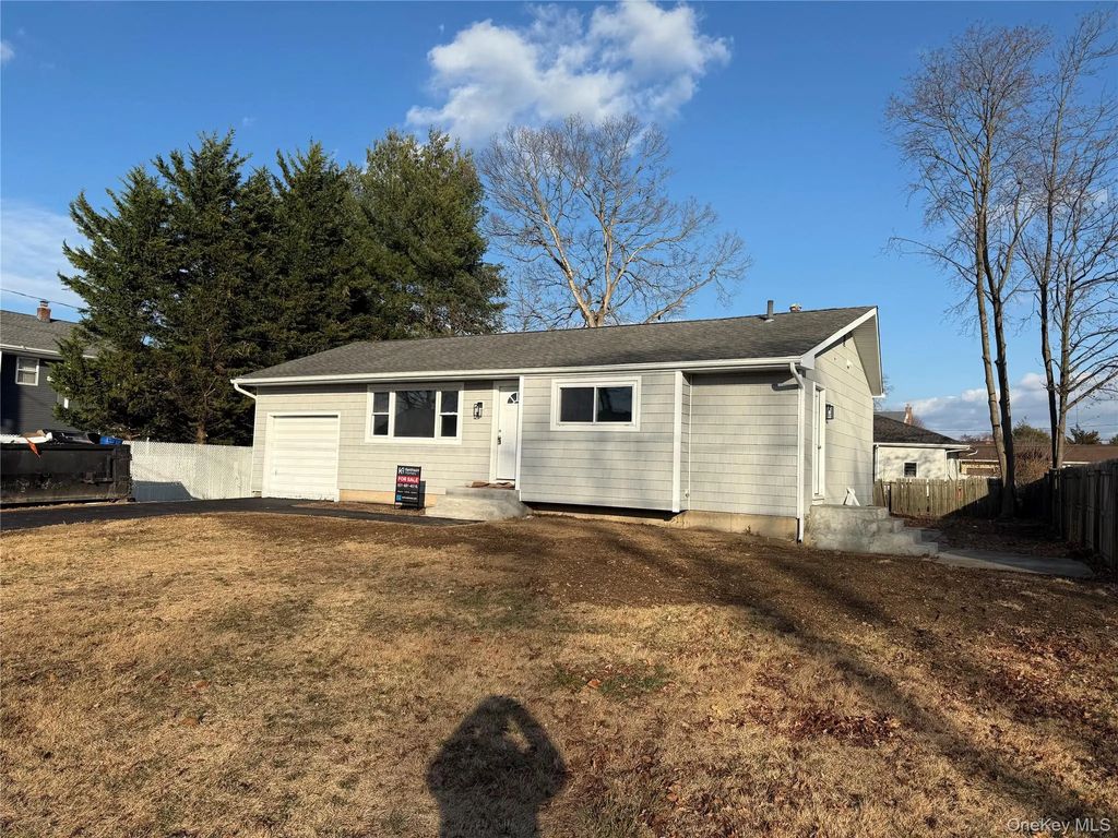 233 W 12th Street, Deer Park