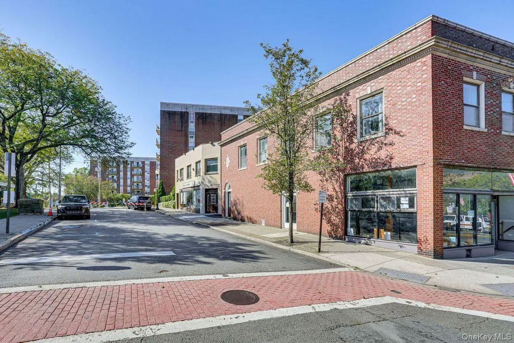 65 Lafayette Avenue, Suffern