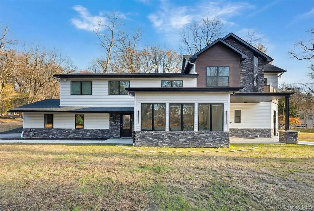 9 Wendover Lane, Suffern