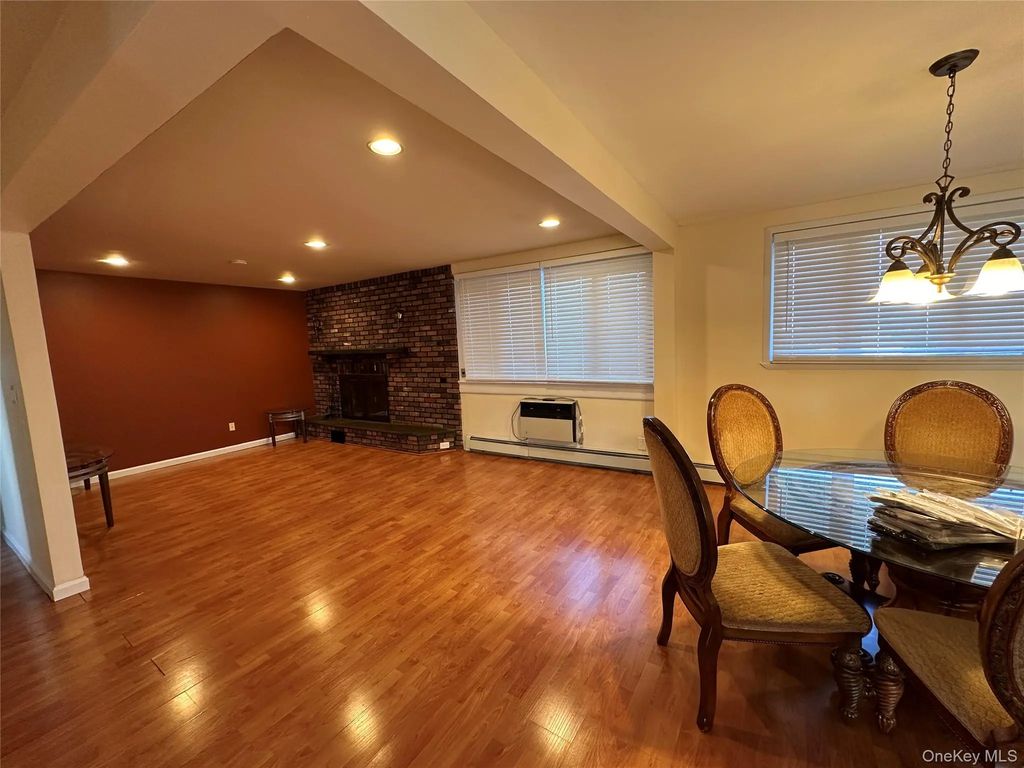 2480 Fir Court, East Meadow
