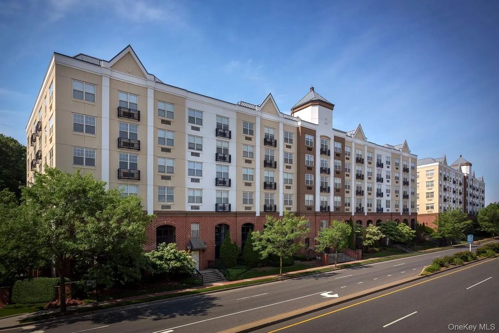 100 Glen Street # N2322, Glen Cove