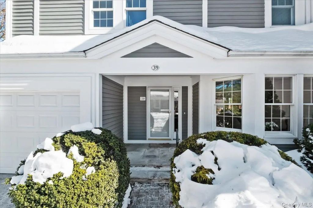 39 Alex Drive, White Plains