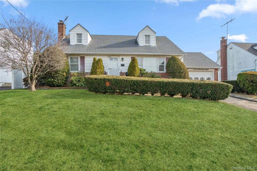 178 Farnum Boulevard, Franklin Square