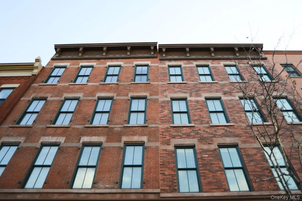 114 Greenpoint Avenue, Brooklyn