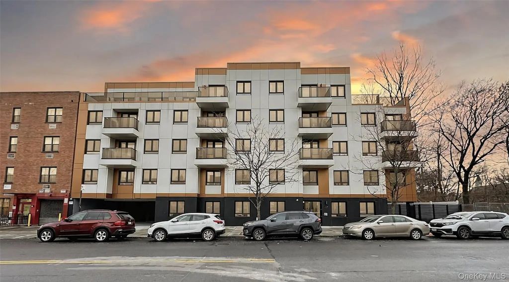 7302 Woodside Avenue # 3a, Woodside