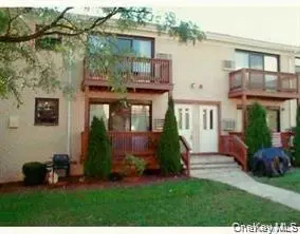 122 Sneden Place # 122, Spring Valley