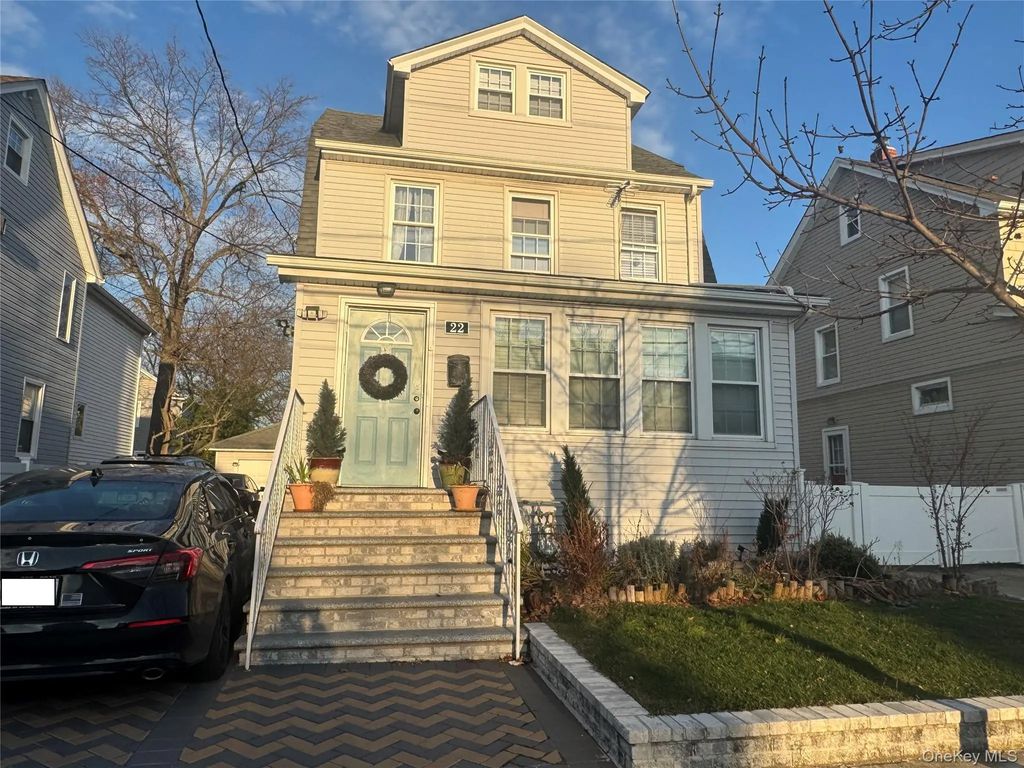 22 Everett Street, Lynbrook