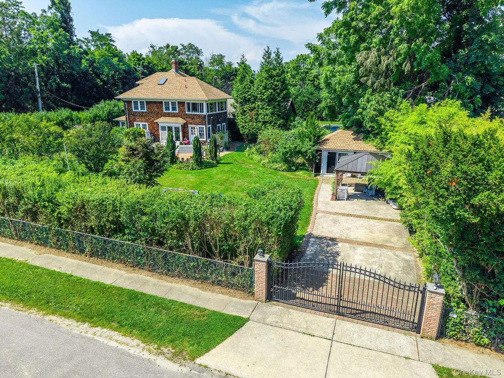 1025 9th Street, Greenport
