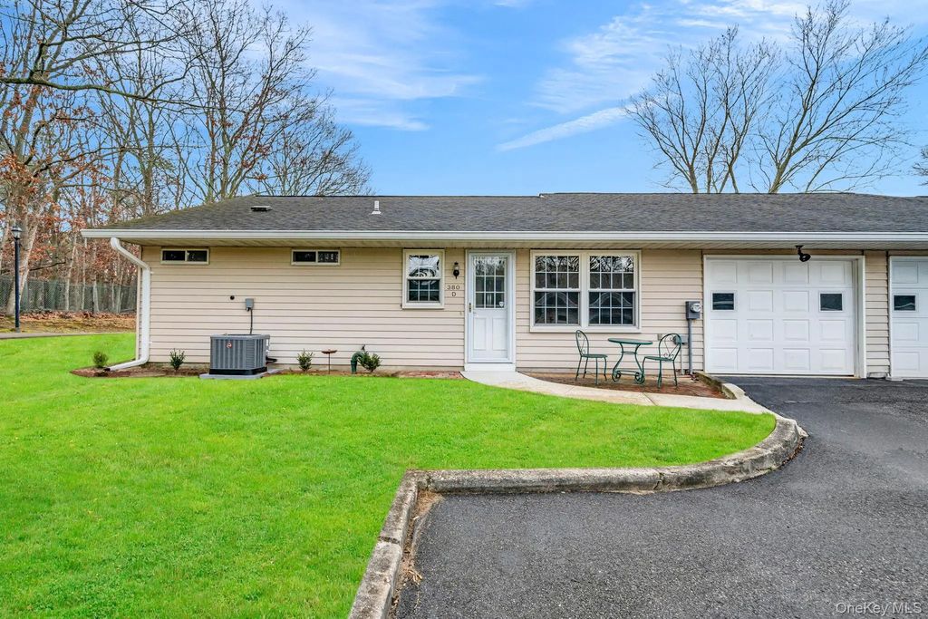 380 Woodbridge Drive # D, Ridge