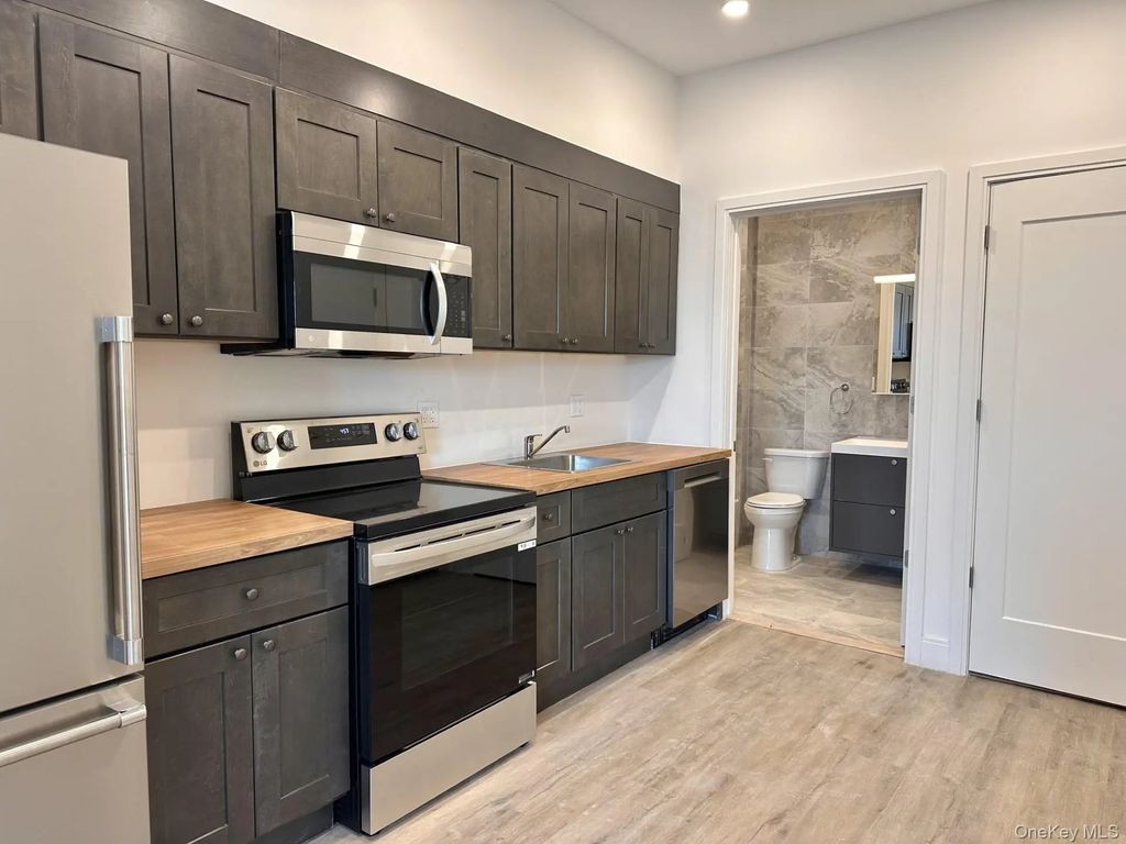 362 W Merrick Road 203, Valley Stream