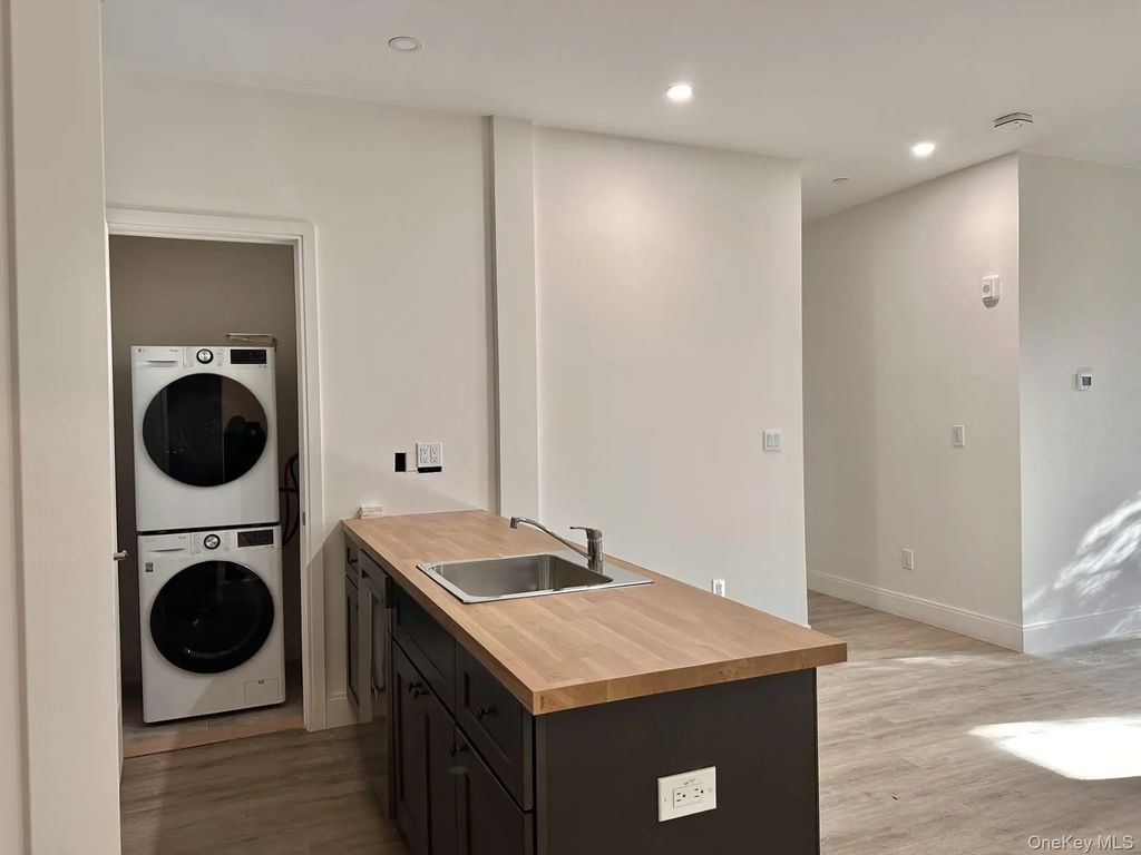 362 W Merrick Road W 208, Valley Stream