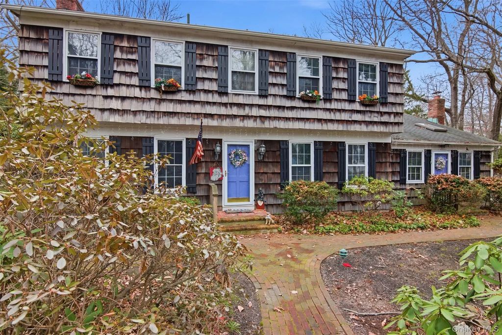 105 Rustic Road, Port Jefferson