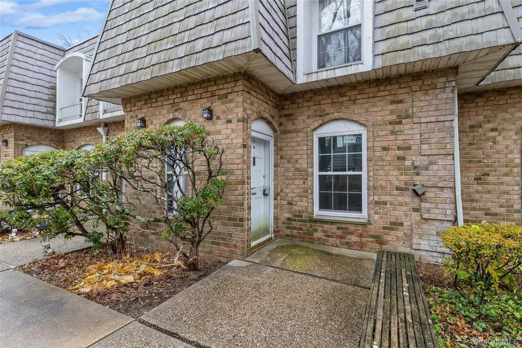 655 Middle Country Road # 4d1, Coram
