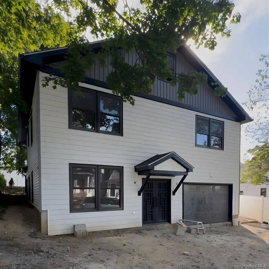 65 Chelsea Place, Yonkers