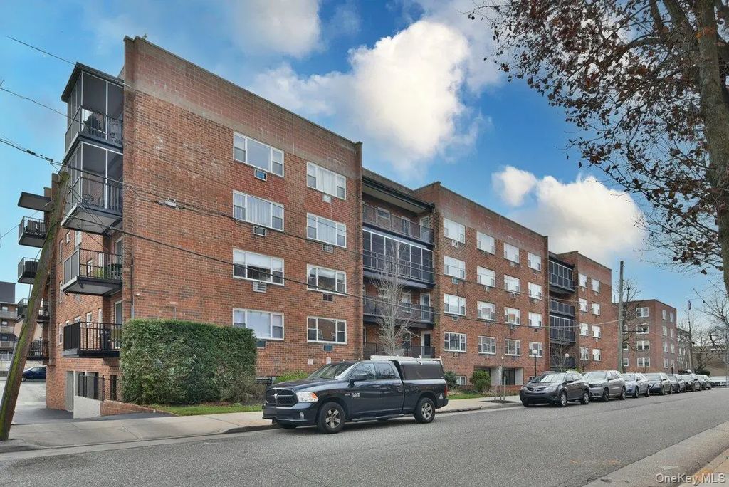 101 Lincoln Avenue 4k, Mineola