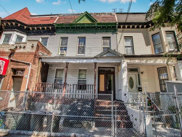 Photo of Listing #942901
