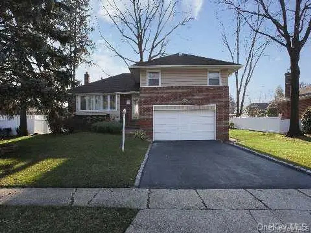 518 Benine Road, Westbury