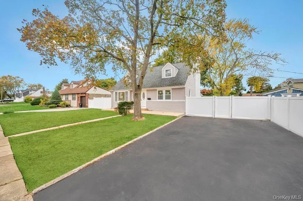 2737 Sheila Court, East Meadow