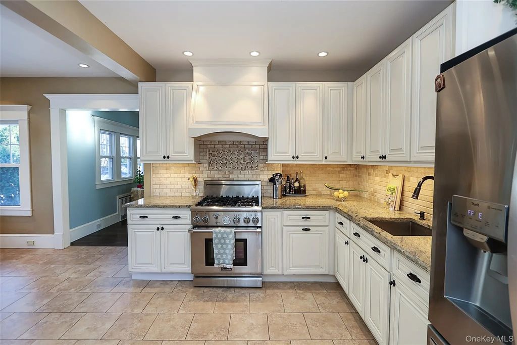 35 Francis Terrace, Glen Cove