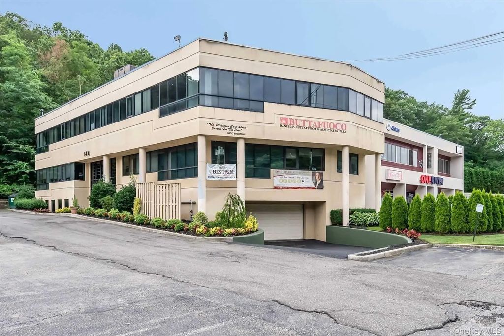 144 Woodbury Road # Upper, Woodbury
