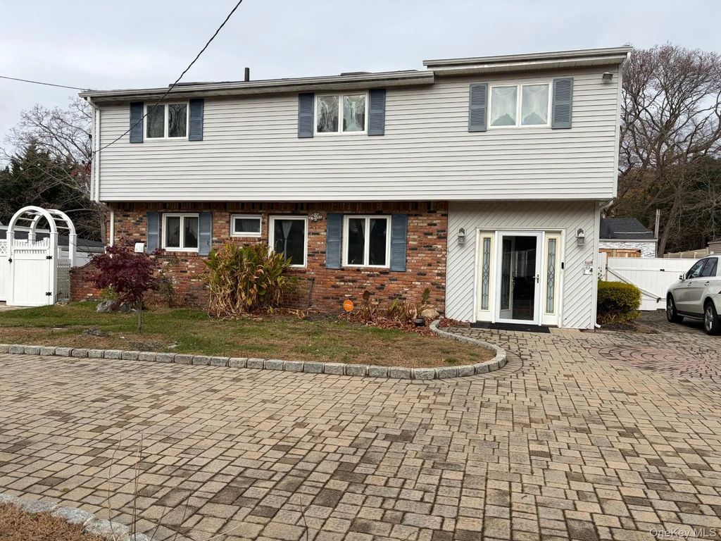 5 Joy Road, Selden