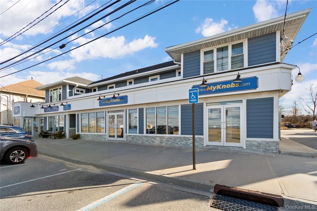 14 Bayville Avenue, Bayville