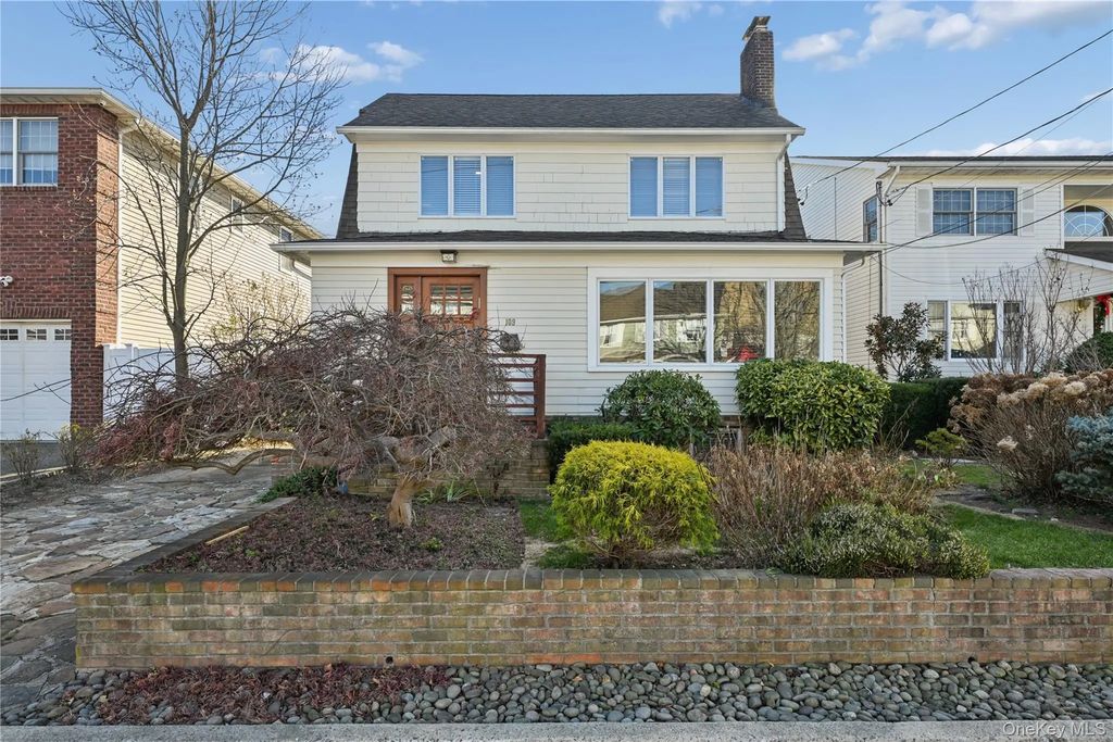 109 Longworth Avenue, Woodmere