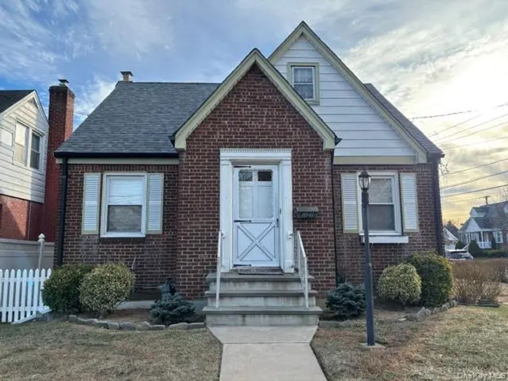 1041 Mosefan Street, Franklin Square