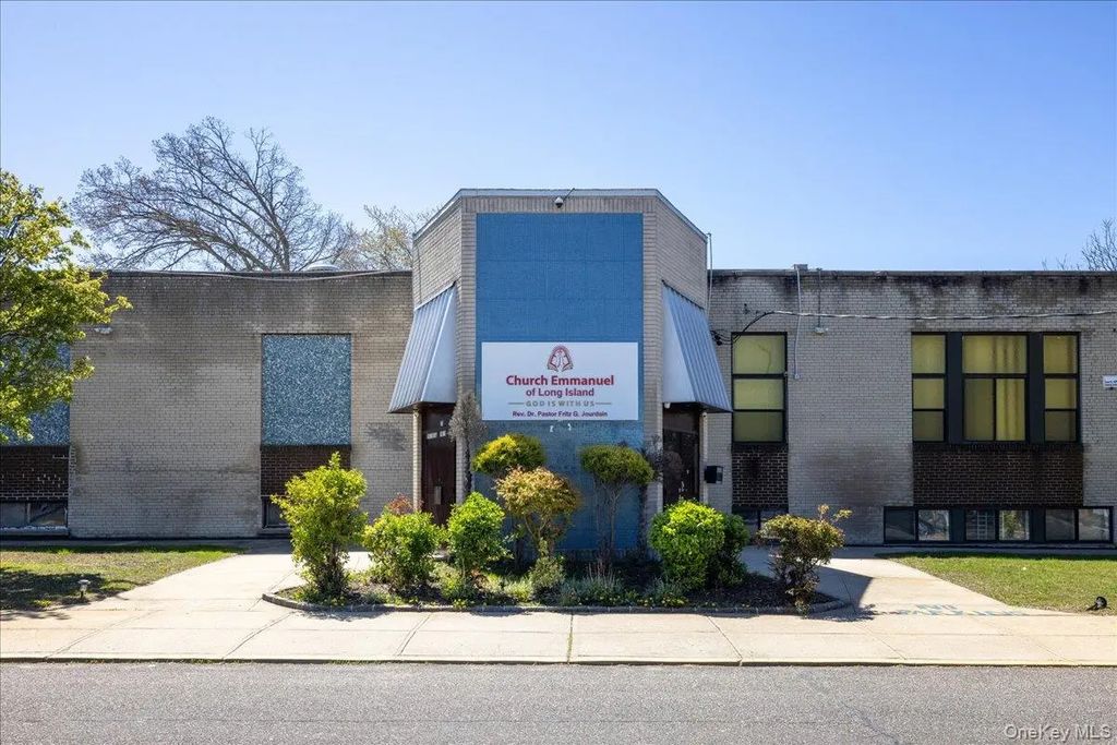 330 Central Avenue, Deer Park