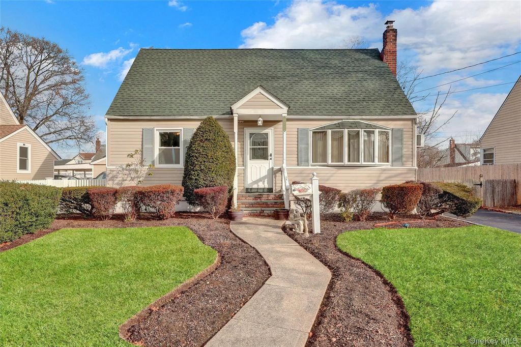 2217 7th Street, East Meadow