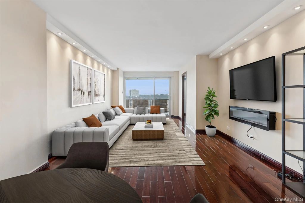 110-11 Queens Boulevard # 14a, Forest Hills