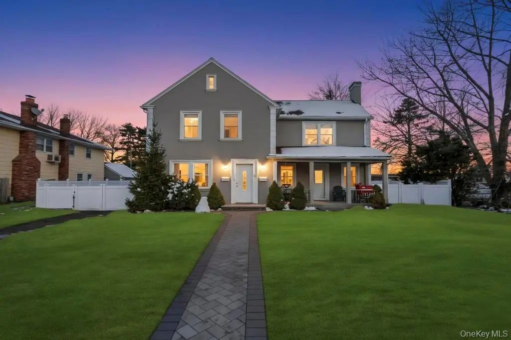 32 Longfellow Avenue, Westbury