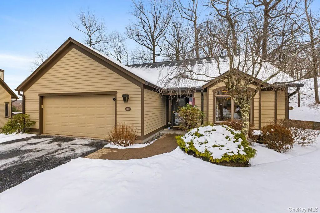 811 Heritage Hills, Somers
