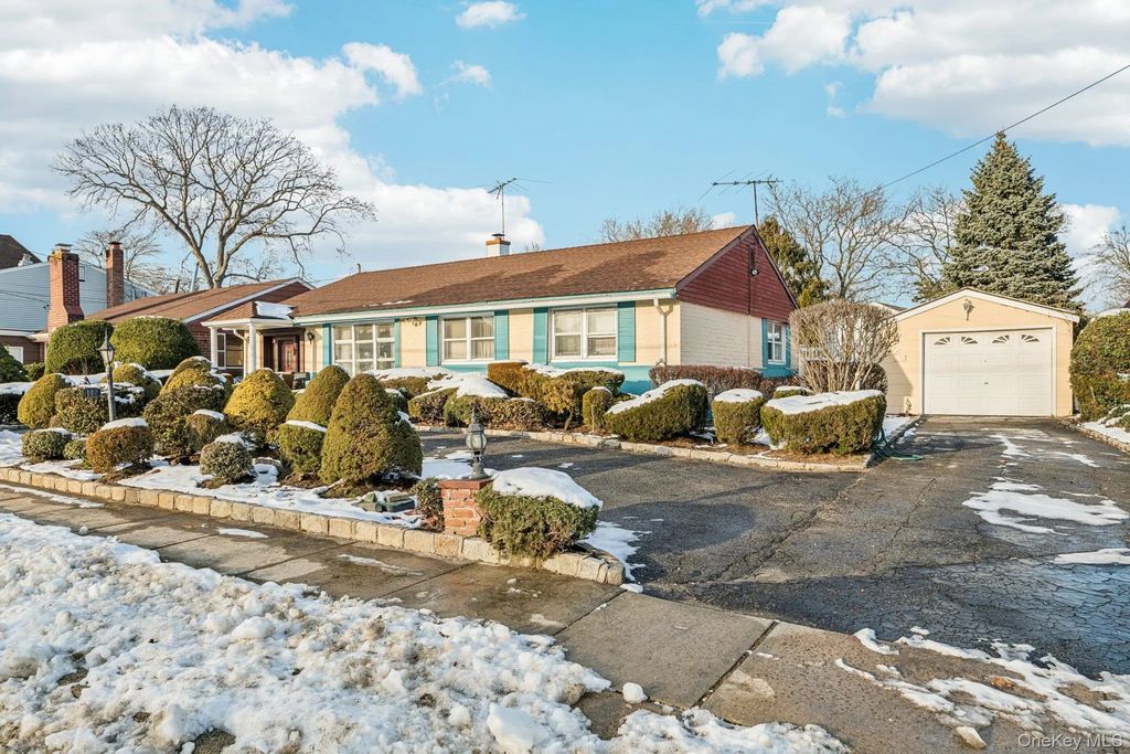189 Surrey, Lynbrook