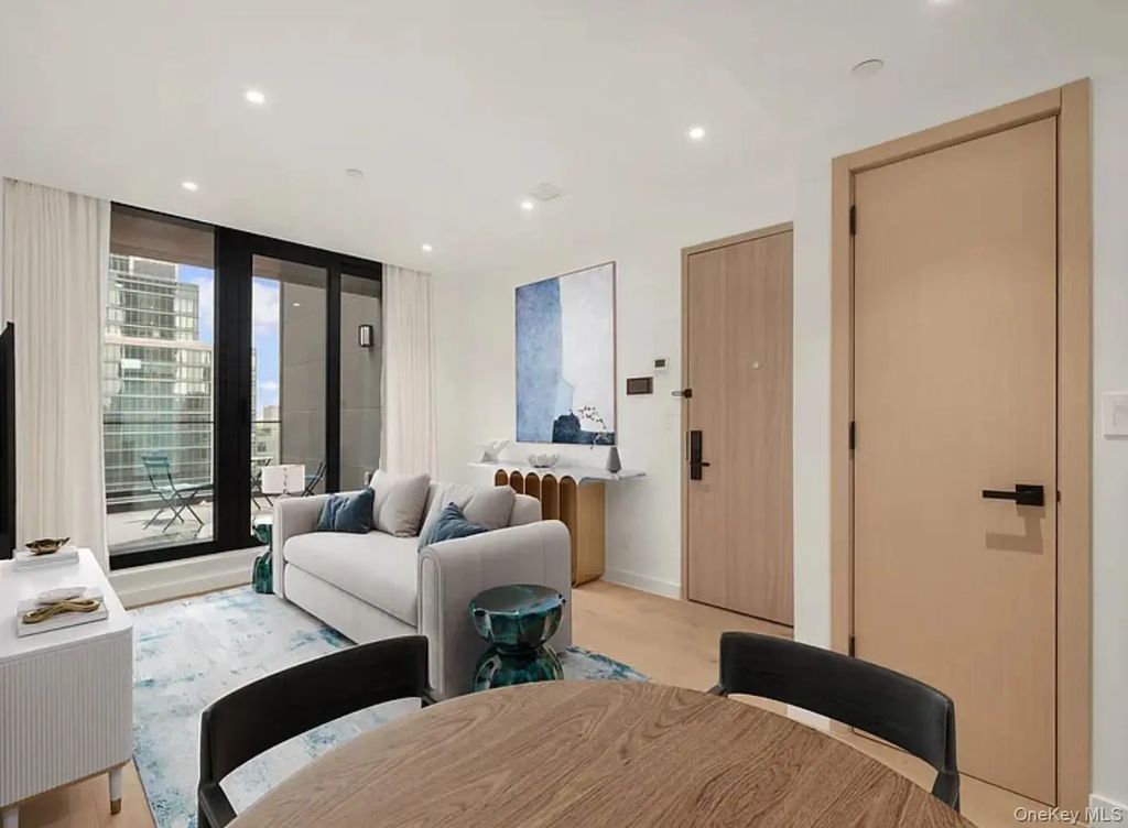 4262 Hunter Street # 10a, Long Island City