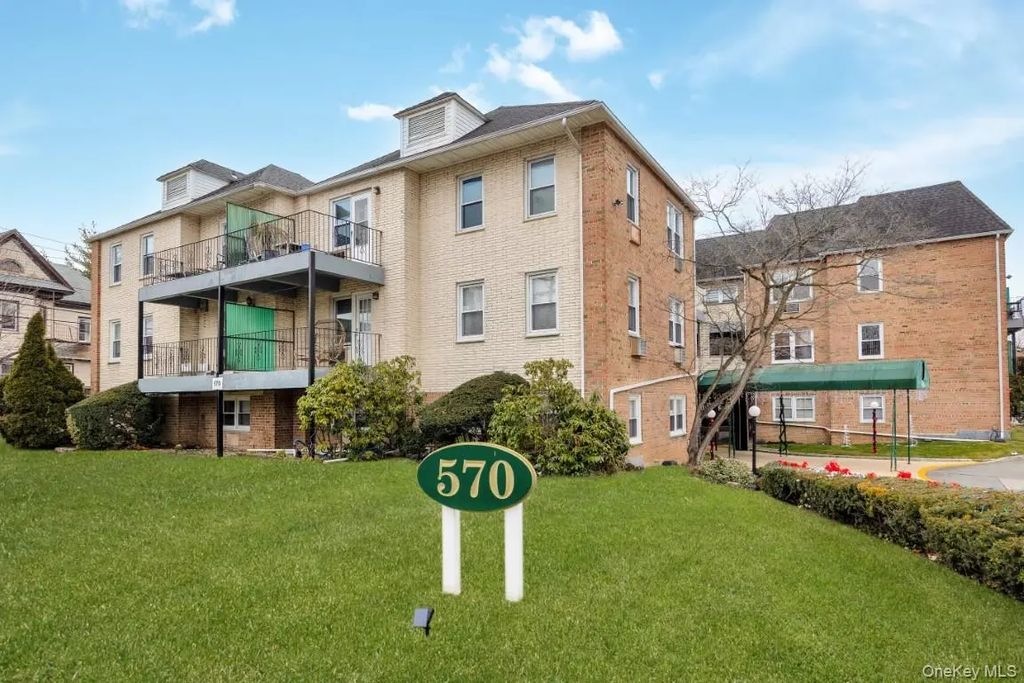 570 Broadway 16a, Lynbrook