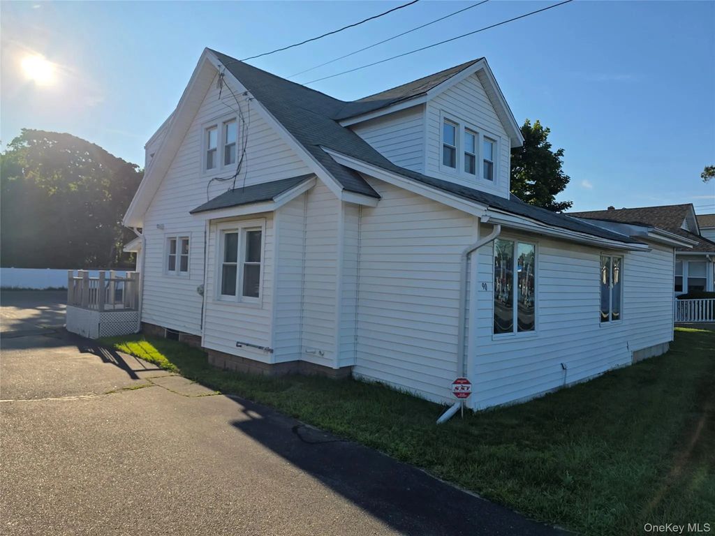 90 Medford Avenue, Patchogue