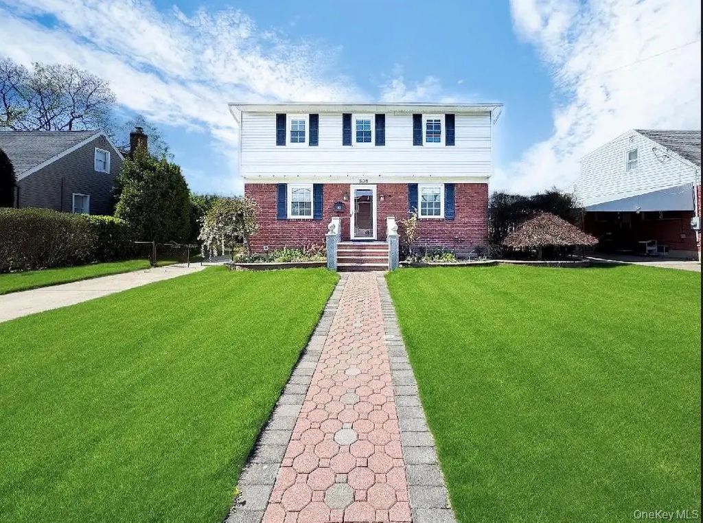 508 Chamberlin Street, East Meadow