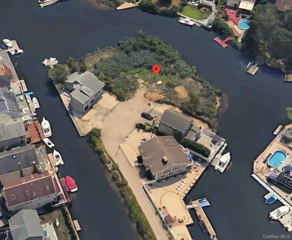 6 Island Plaza, Bellmore