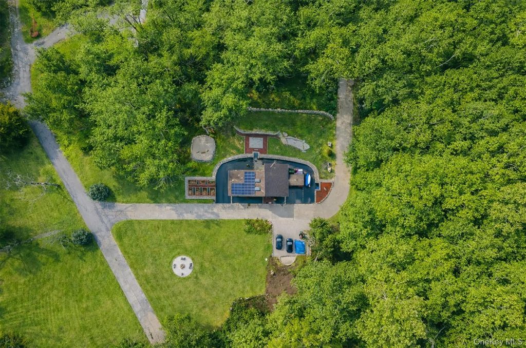 27 Spice Hill Road, Croton-on-Hudson