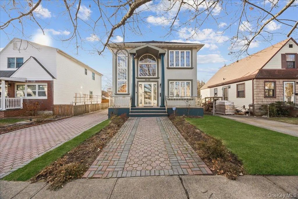 8132 265th Street, Glen Oaks