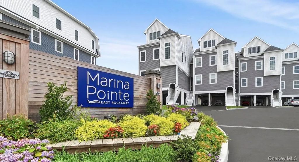 121 Marina Pointe Drive # 121, East Rockaway